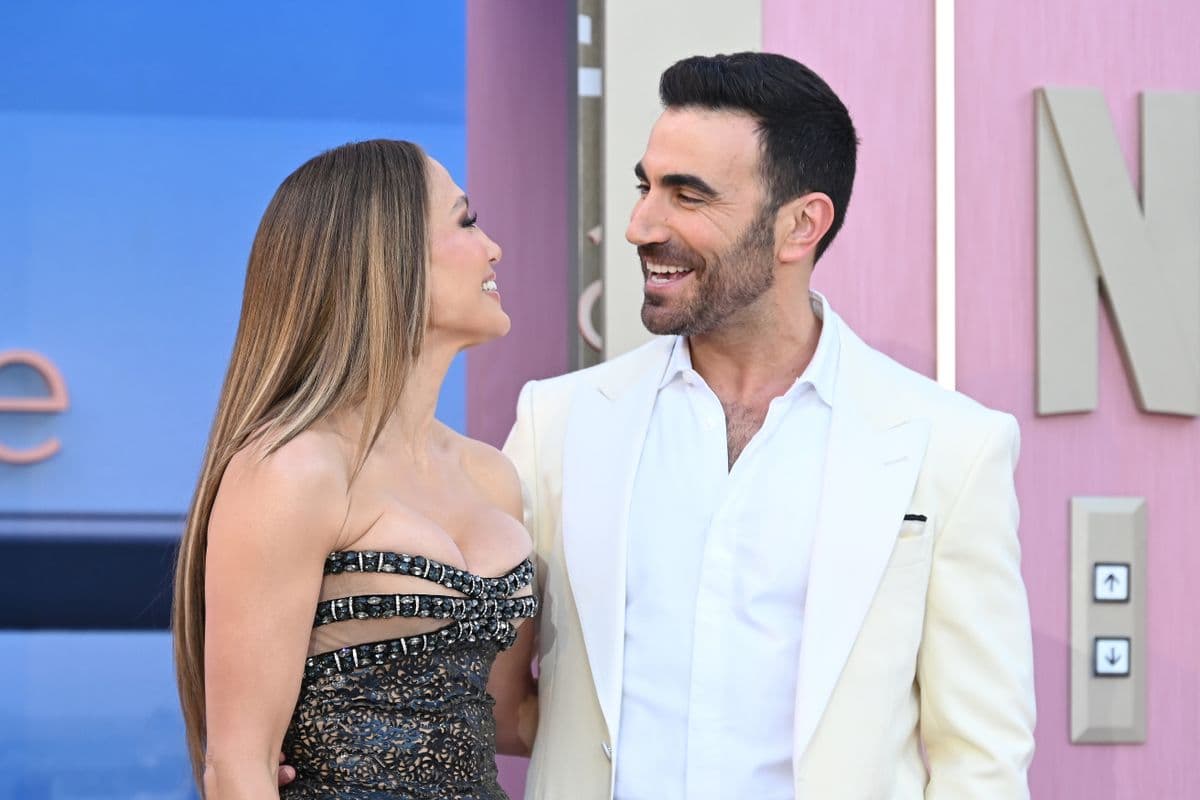 World premiere of Netflix's "Office Romance" at The Egyptian Theatre Hollywood on May 26, 2026 in Los Angeles, California. 26 May 2026 Pictured: Jennifer Lopez and Brett Goldstein. Photo credit: AdMedia / MEGA TheMegaAgency.com sales@mega.global